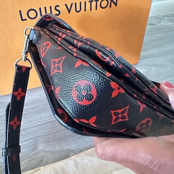 LOUIS VUITTON Limited Edition Monogram Infrarouge Canvas Pochette Metis - Picture 10 of 16